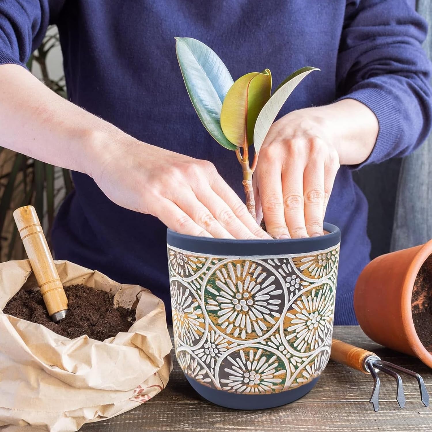 3 Piece Ceramic Plant Pots Indoor Pots Set with Drainage Holes, 5.7/4.7/3.5/Inch, Modern Decorative Pots Outdoor Plants Lilies, Cacti, Succulents, Snakes, and Bamboo (Blue)